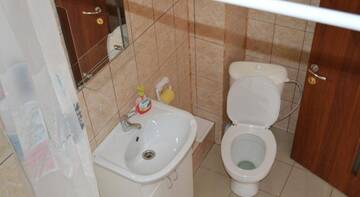 Фото номера Трехместный номер с собственной ванной комнатой Гостиница V Aleksino Guest house г. Новороссийск 7